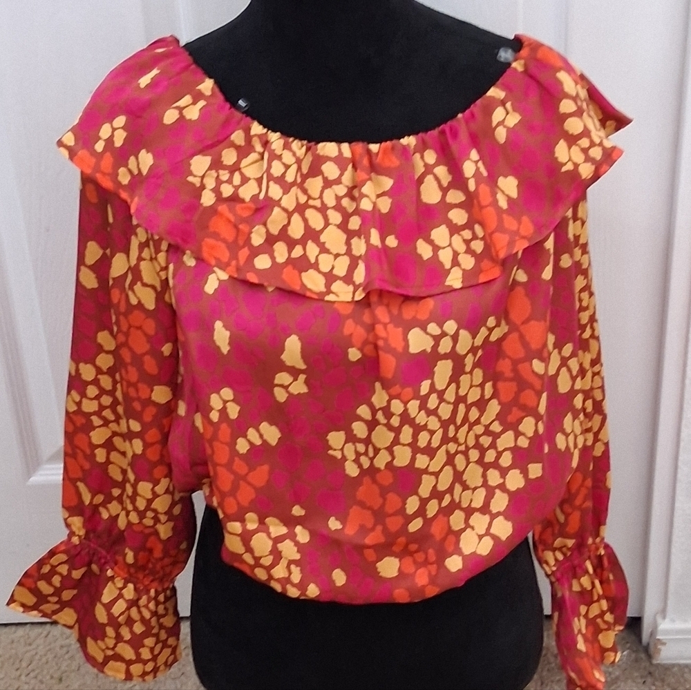 NWT Emily Wonder Off The Shoulder Cropped Blouse Size L